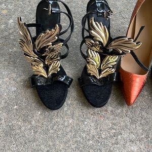 I am selling the heels colors black with gold